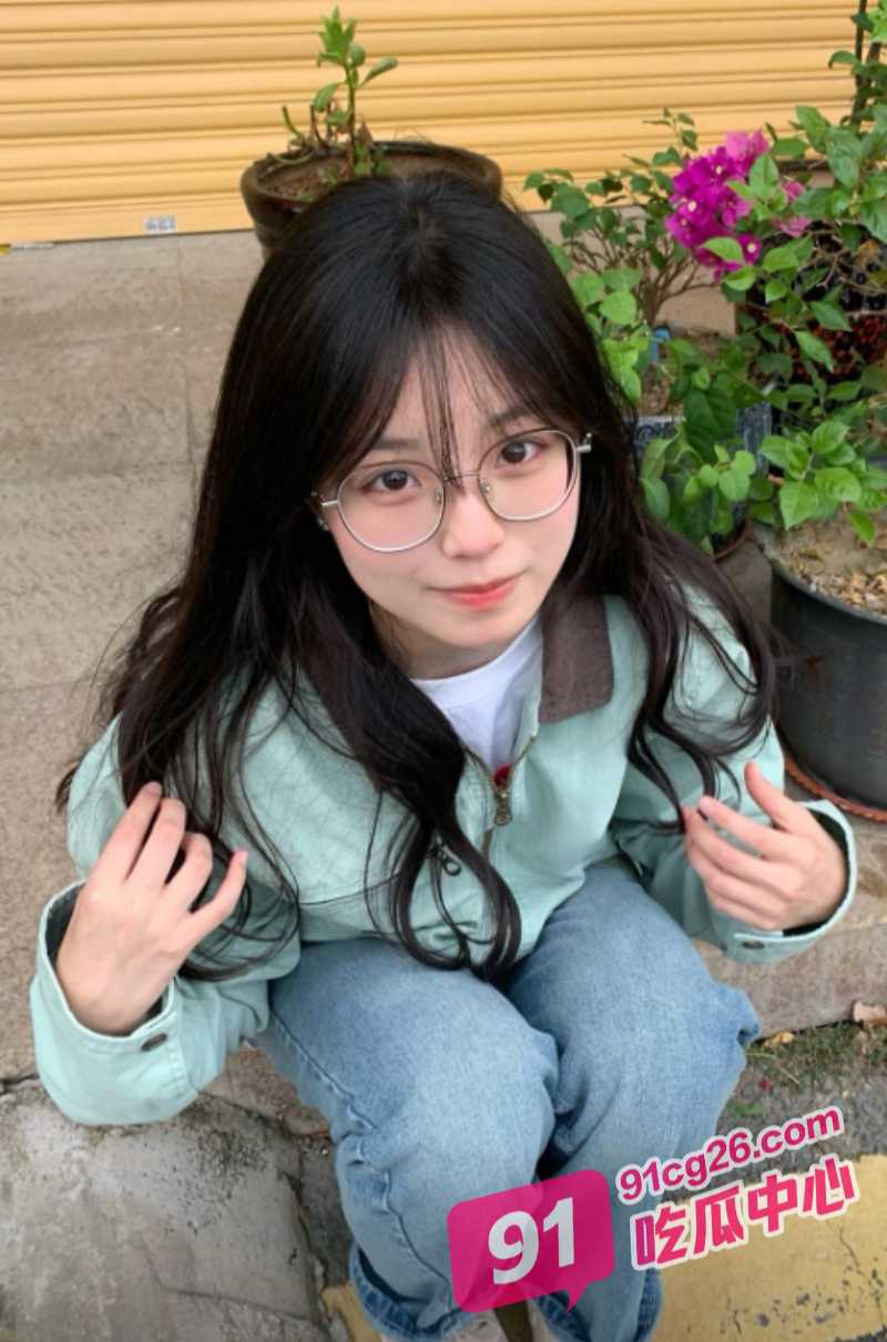 兄妹乱伦之精虫上脑的哥哥勾引妹妹 懵懂妹妹乐在其中“哥哥 使劲插我下面”！