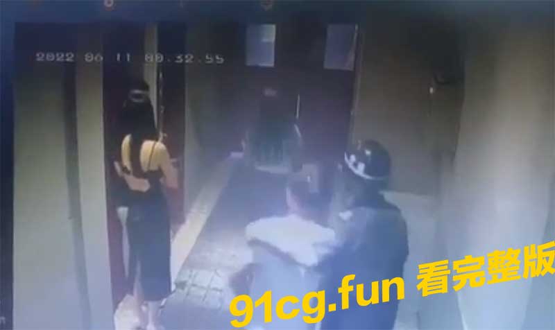 男子咸猪手摸奶被痛扁!