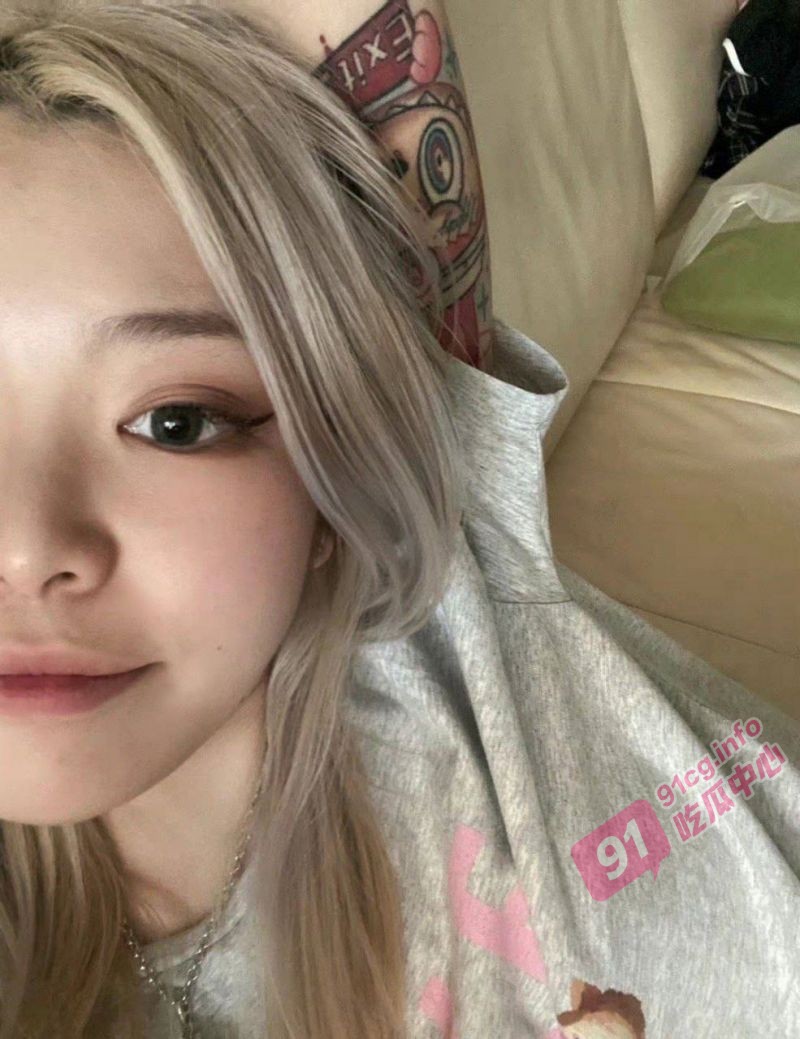 山东师范大学眼镜妹李书瑶～ 纹身小骚逼内裤塞嘴里被捆着后入的样子和名字 反差感简直不要太强烈