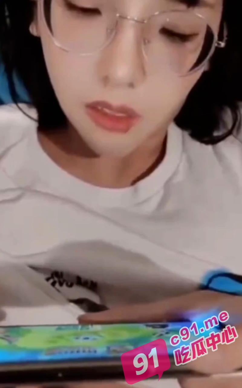 伤害不大侮辱性极强～妹子打个游戏的功夫就被内射