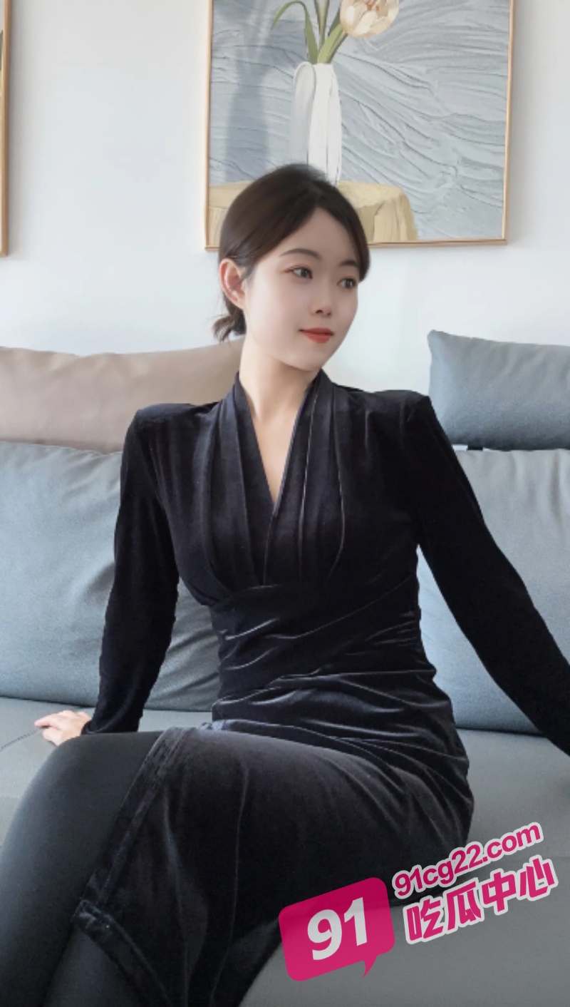 前女友对大鸡巴念念不忘 主动上门送逼 全程实录无套强上！ 配图2