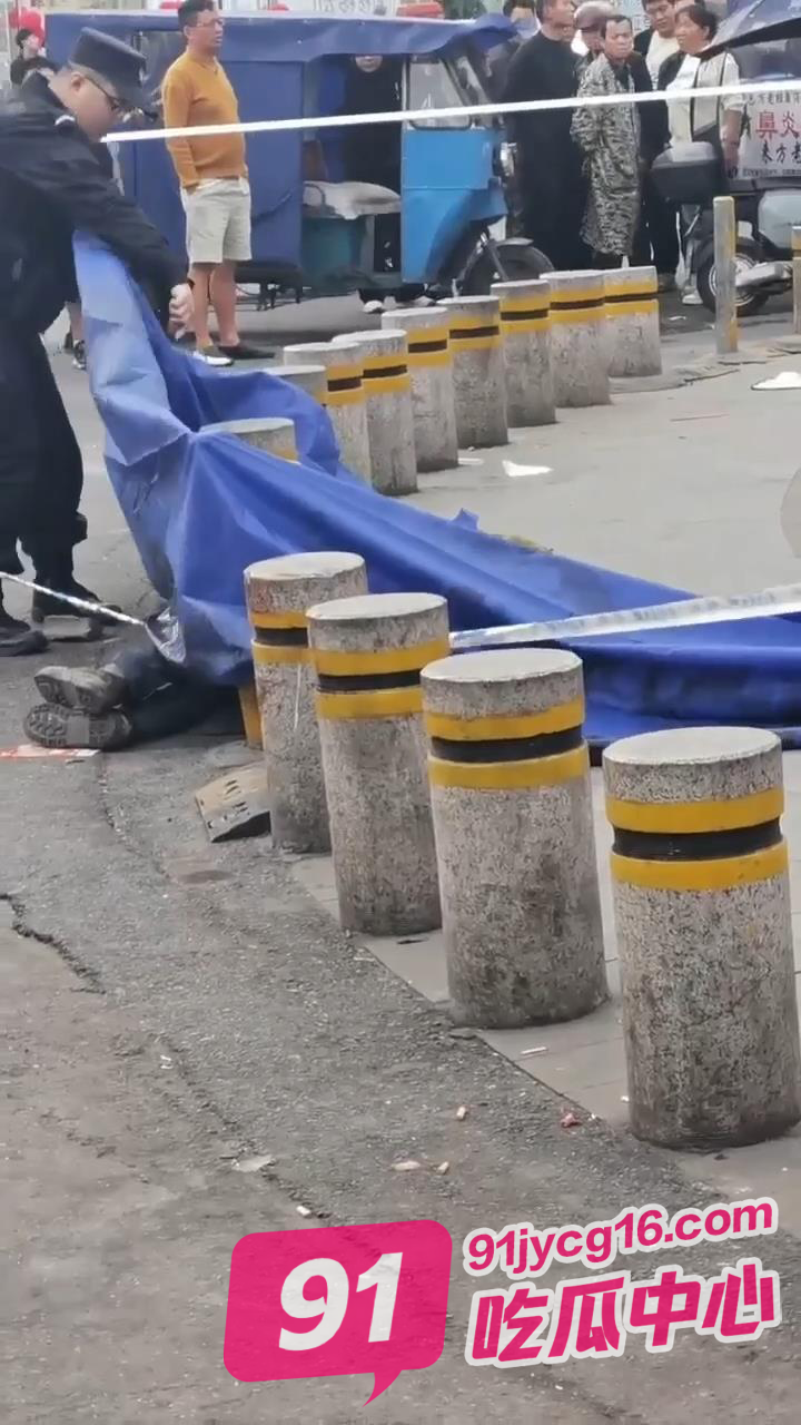浙江绍兴大润发无差别伤人事件！围观群众：谁离他近就砍谁！ 配图4