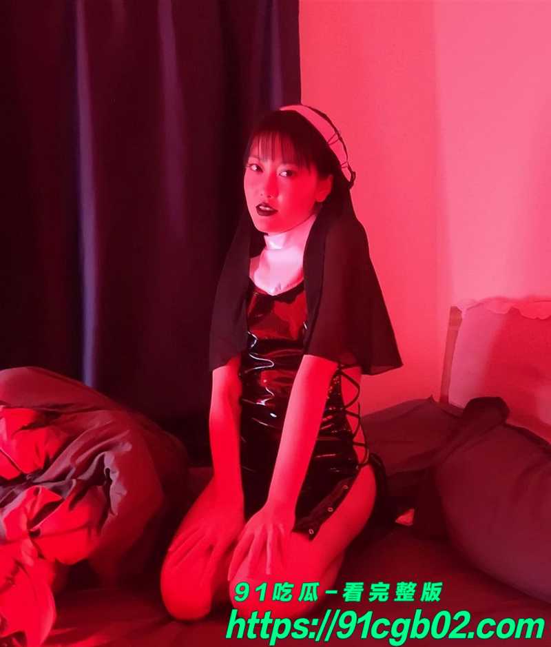 北京艺术学院李晓晴 为留北京甘愿给富哥当狗 还拉闺蜜共侍肉欲