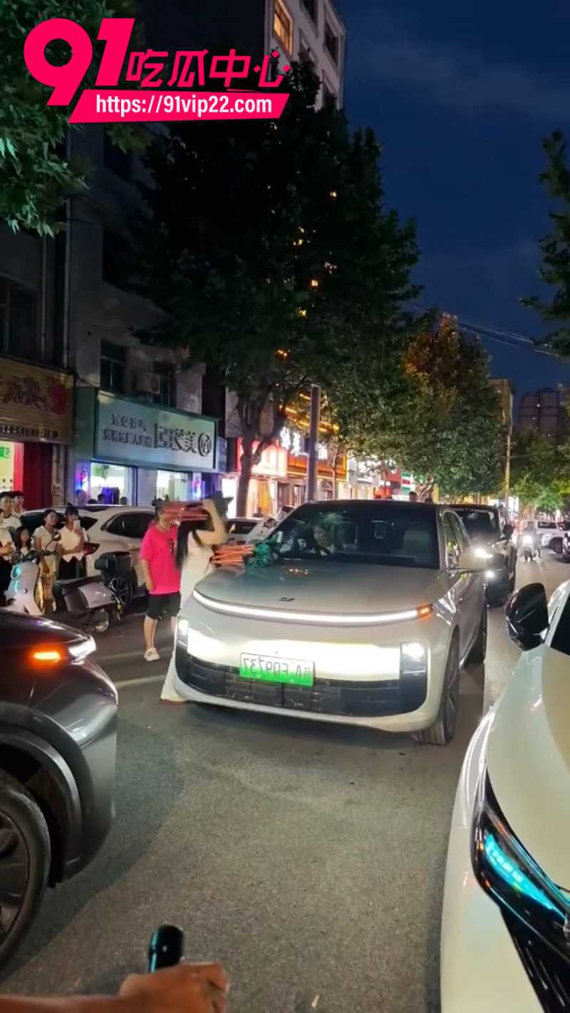 陕西洛南抓小三砸车事件4