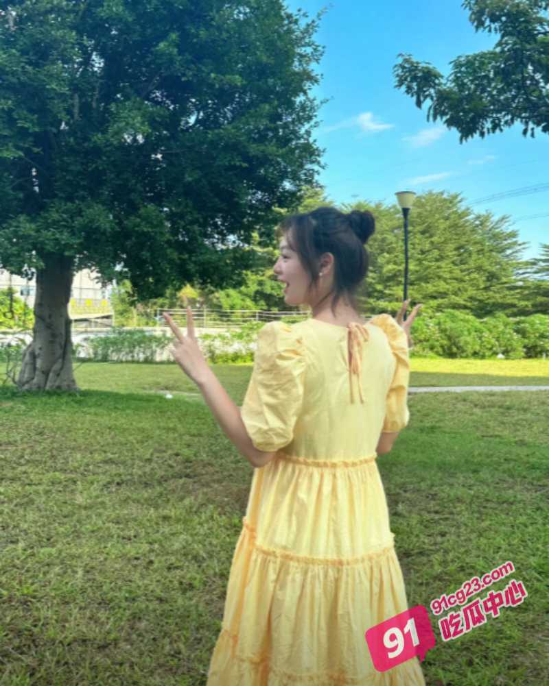 影院厕所诱奸大一小学妹 早知这么骚就不用花那么多钱了! 配图2