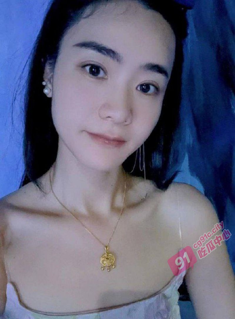 蜜雪冰城店长于雯雯～偷情中途被查岗 边挨操边应付男友 紧张的差点潮喷！