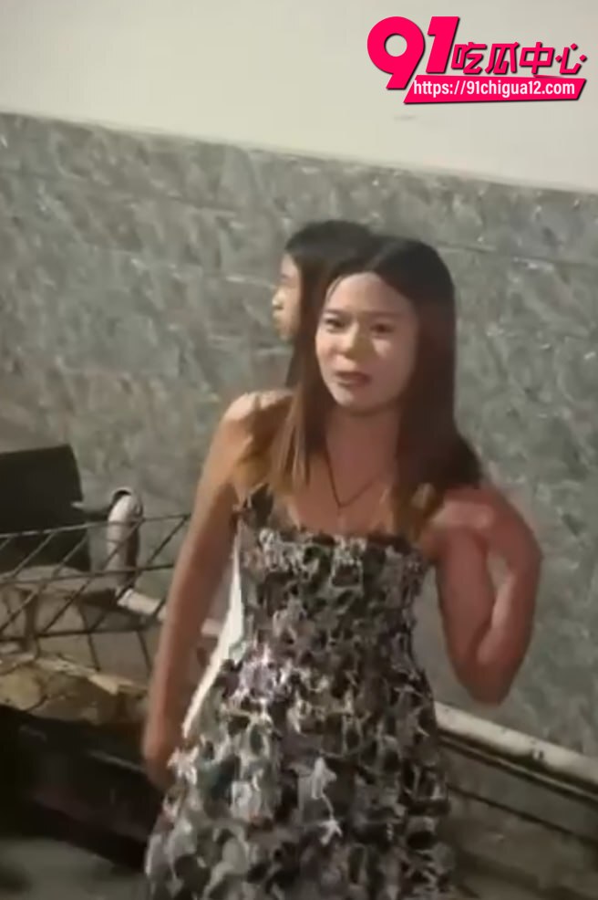 高中少女巷子惨遭围殴4