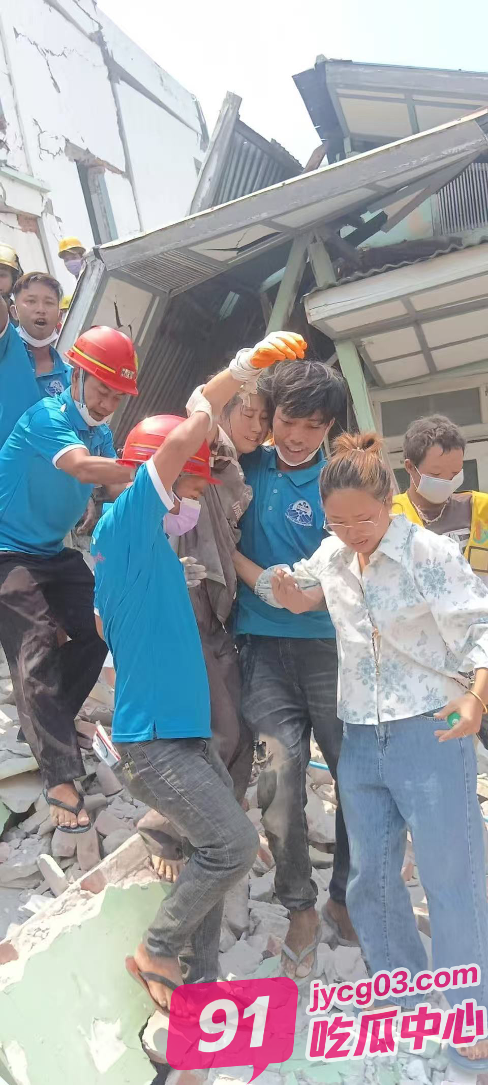 缅甸坍塌酒店惊现生命奇迹！中国女孩靠4瓶水维系50小时的生命接力～