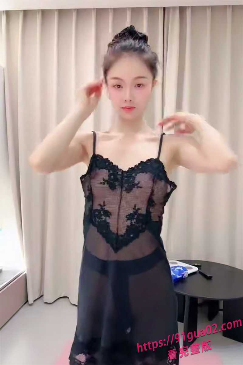 舞蹈主播吹小泡泡舞台上最诱惑的女主 镜头下更是欲望核心 配图2