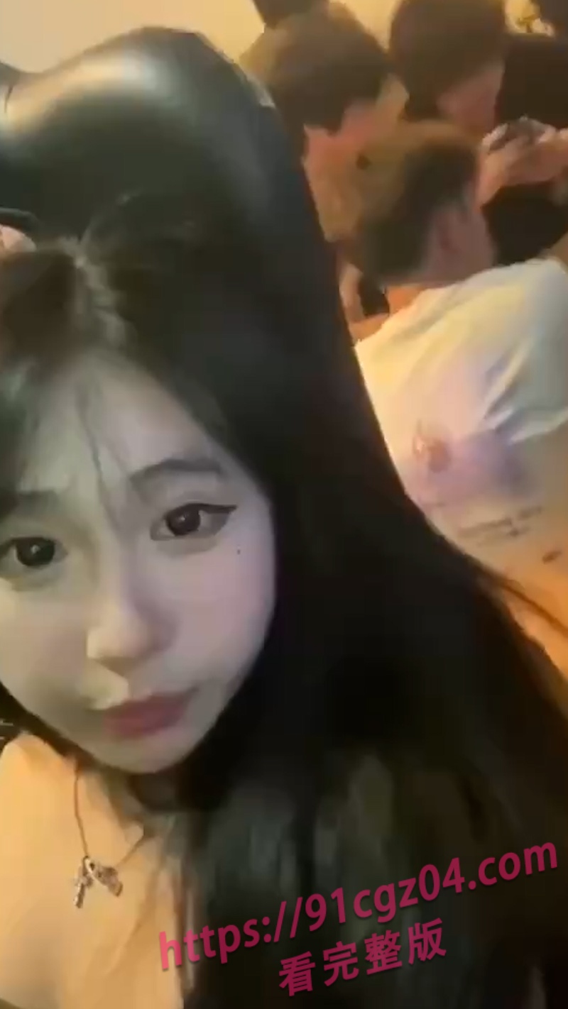 造女生黄谣被勾引到酒店戏耍 男主到酒店开门一看傻眼了～
