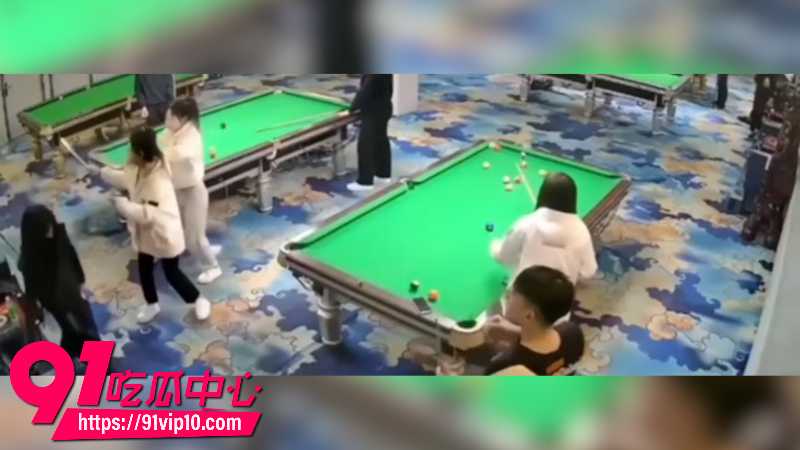 海口台球厅2V5砍人案现场监控2
