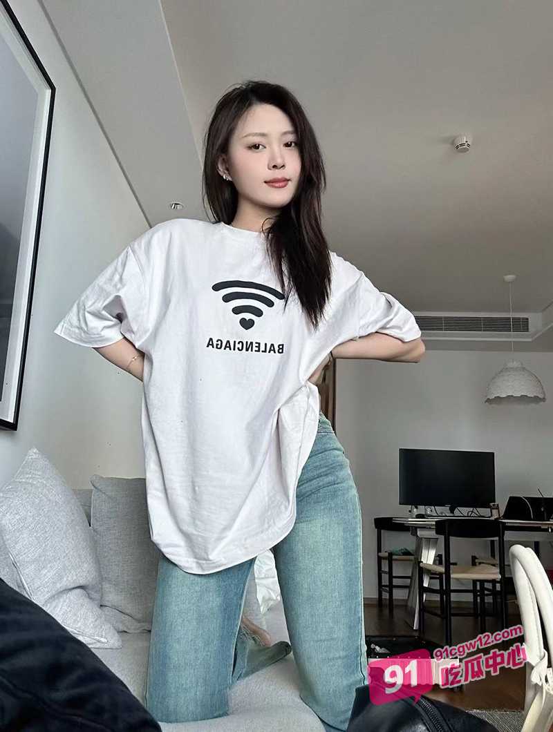 绝美颜值下属女员工刘美龄 被老板pua实录对镜发骚视频 为了提高业绩任由老板摆布！ 配图