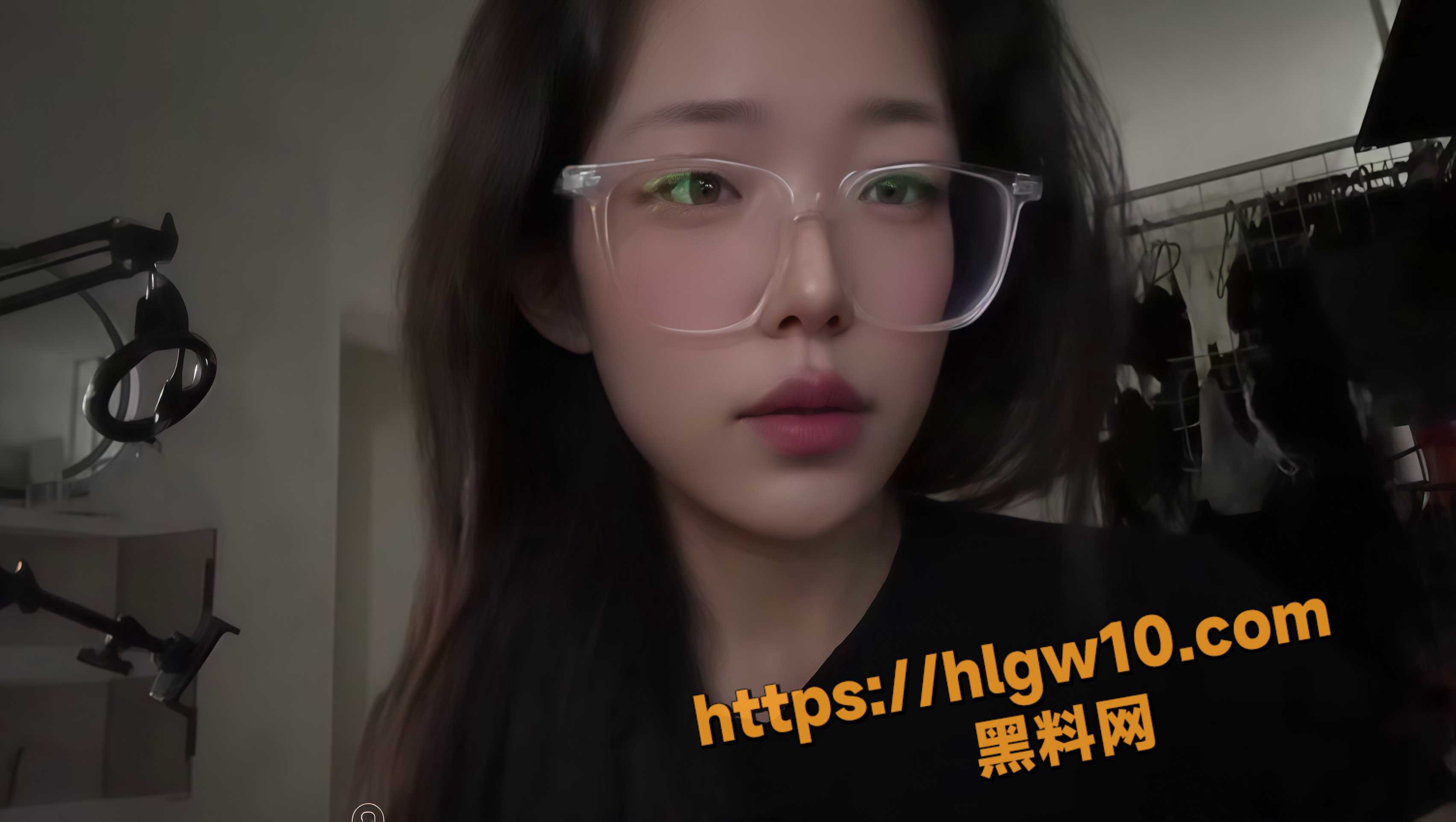 抖音网红 江栩麒 极品眼镜妹大尺度私密视频流出 化身淫荡小母狗揉奶掰逼极致反差！