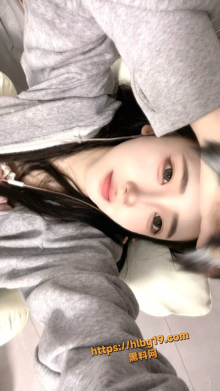 极品嫩妹快手女主播 唐钰4399 直播自慰抠逼 为金主献上大尺度福利视角 淫荡反差至极！