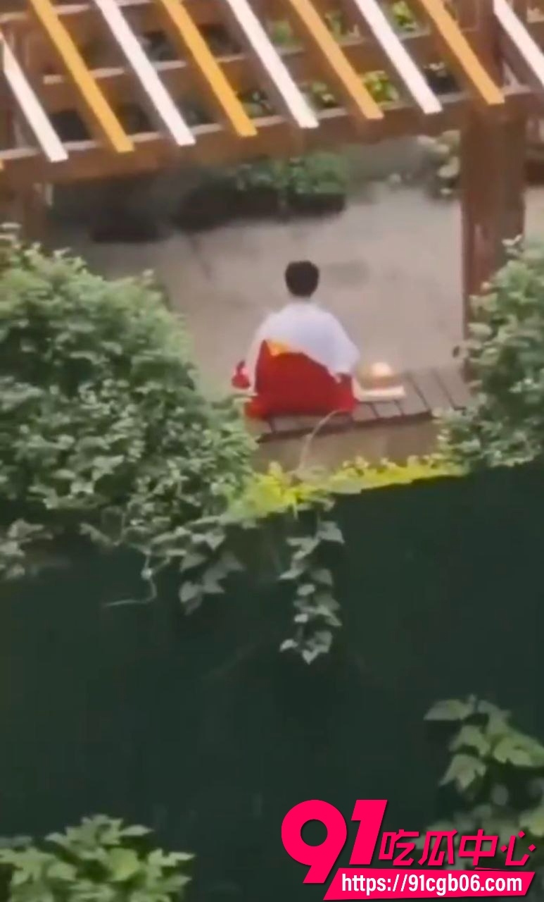 学生在学校偷吃禁果被偷拍 7 学生在学校偷吃禁果被偷拍 7