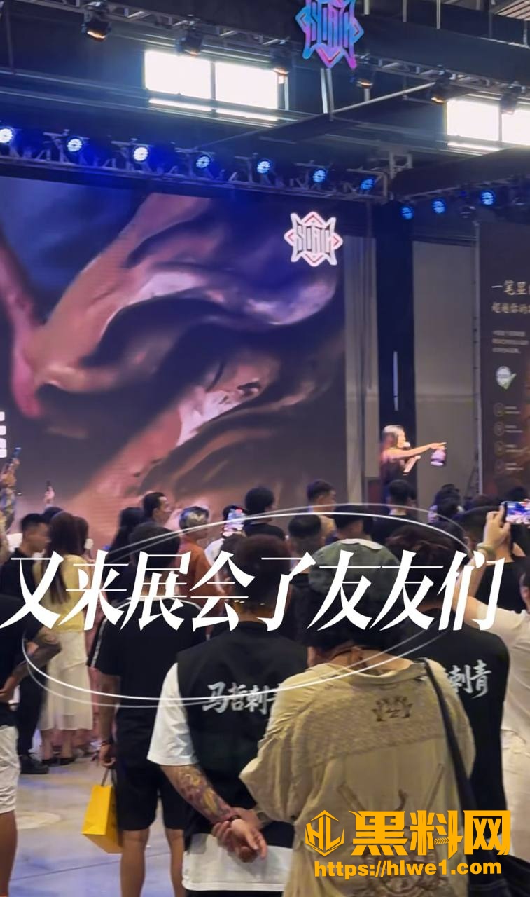 山东国际纹身展 越南女模 全身通体纹身 几乎全裸霸气亮相 现场实拍视频流出