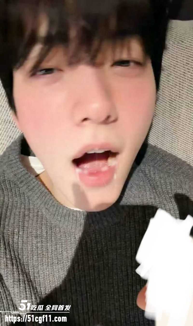 韩国TXT男团崔秀彬脚踏多船被前男友曝光010 韩国TXT男团崔秀彬脚踏多船被前男友曝光010
