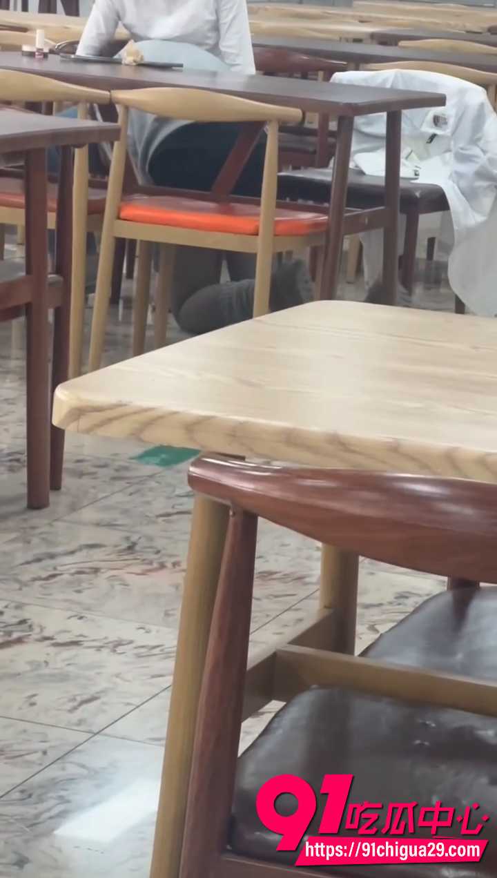 大学生情侣食堂大胆激情7