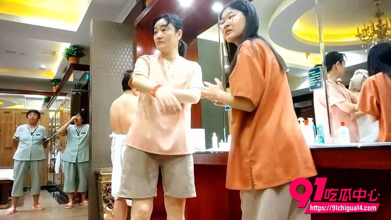 洗浴会所偷拍 1 洗浴会所偷拍 1