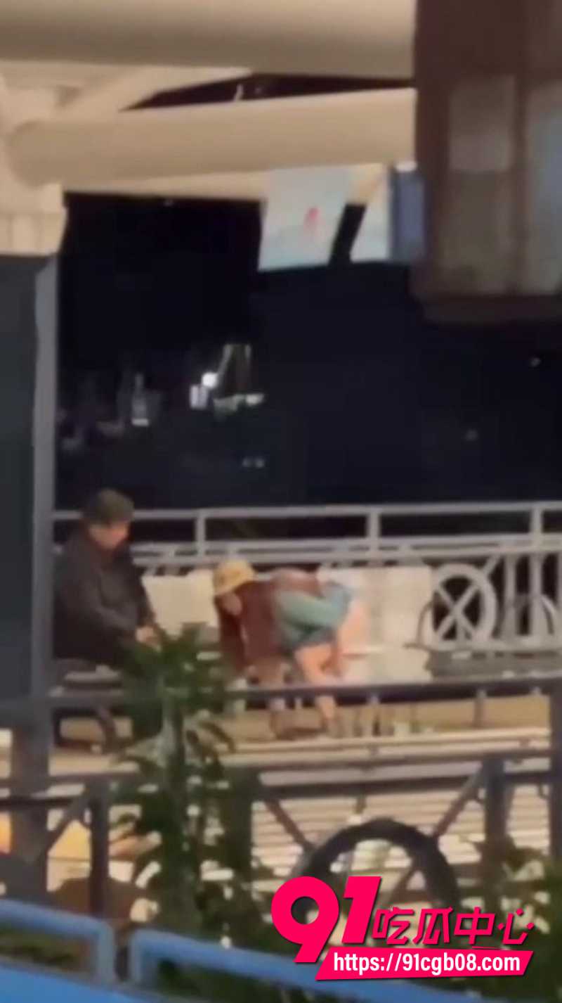 香港长洲码头惊现六旬男女上演活春宫8 香港长洲码头惊现六旬男女上演活春宫8