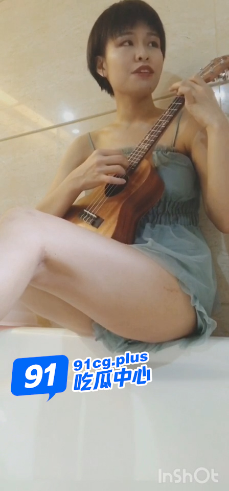 为人“湿”表~平时正经的老师,可以这么骚吗? 直接在课堂上自慰露出 满足儿时的性趣!