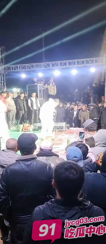 河北乡村大型疼痛表演实录！博眼球用命表演！这场面看着都疼！ 配图5