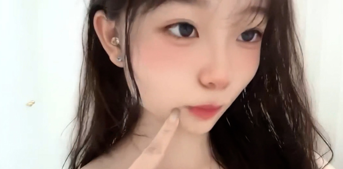 推特圆脸嫩妹 牛油果 给金主爸爸自拍的 大尺度裸舞自慰视频曝光