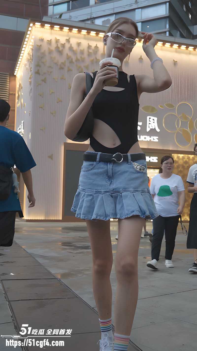 广东偷拍大神 抄底性感洋妞 1