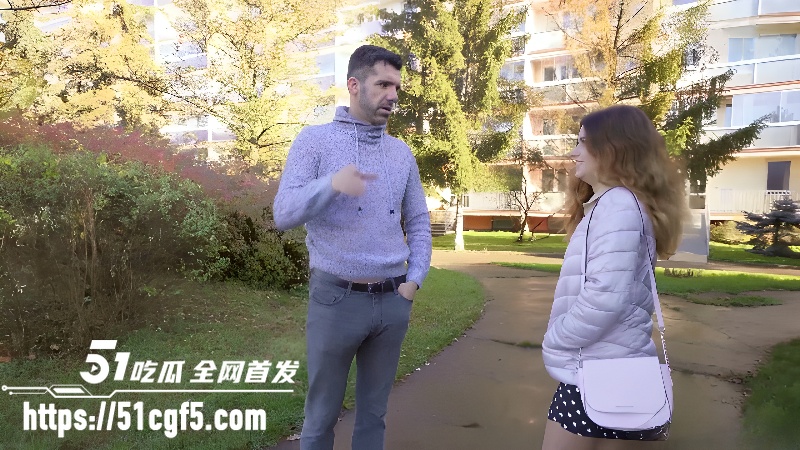捷克街头搭讪吵架情侣野外口交1