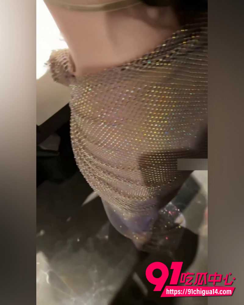 推特御姐ROSEWU 醉酒淫妻厕所干炮 翘臀后入猛烈撞击！