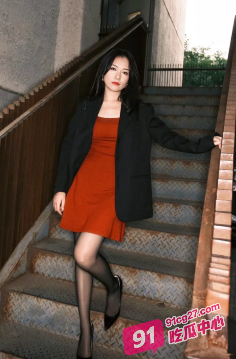 母子乱伦之爆操丈母娘 让她带上狗项圈 再把精液射进她的屁眼!