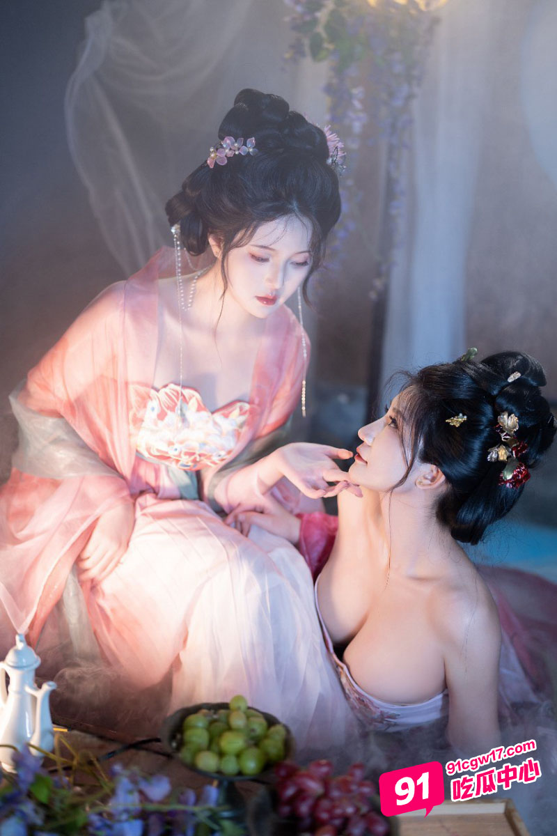 抖音微博动漫网红博主夏夏子&星澜 古装双女温泉斗奶 场面相当香艳让人直流口水！ 配图2