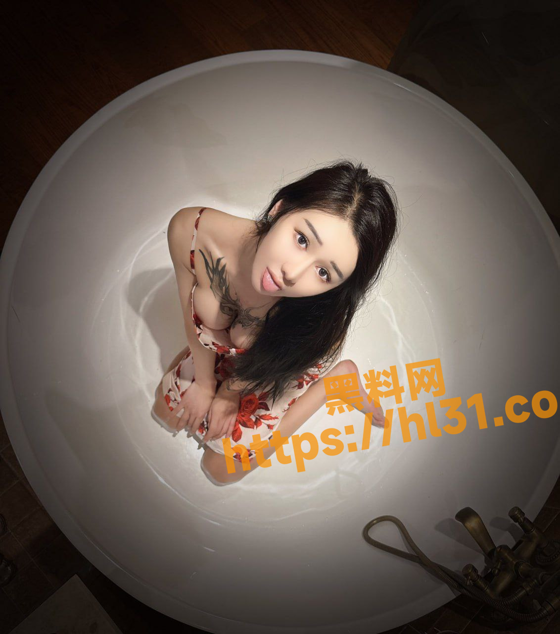 比金星更成功的变性者 北京允恩 猛攻骚受服务一流 长久可操内射屁眼！