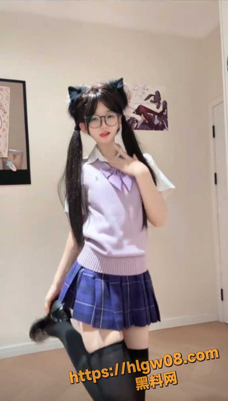 抖音骚鸡小网美 心碎美洋洋 jk妹诱惑大哥私密视频流出 想靠着这些视频来圈钱不料大哥泄密！