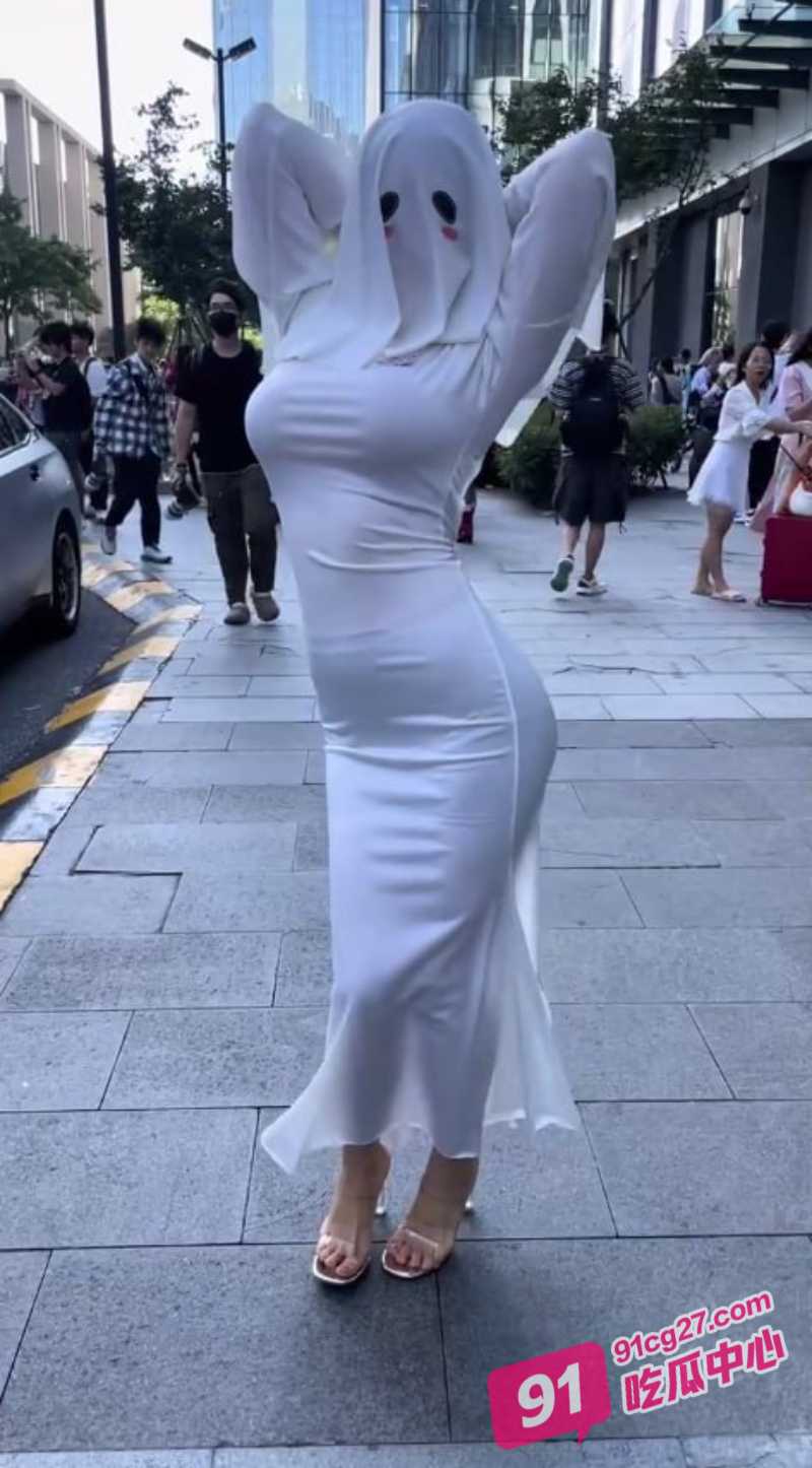 “幽灵娘”cos爆火出圈 女网红杏子夫人在cicfc杀疯了 这身材简直极品！ 配图10