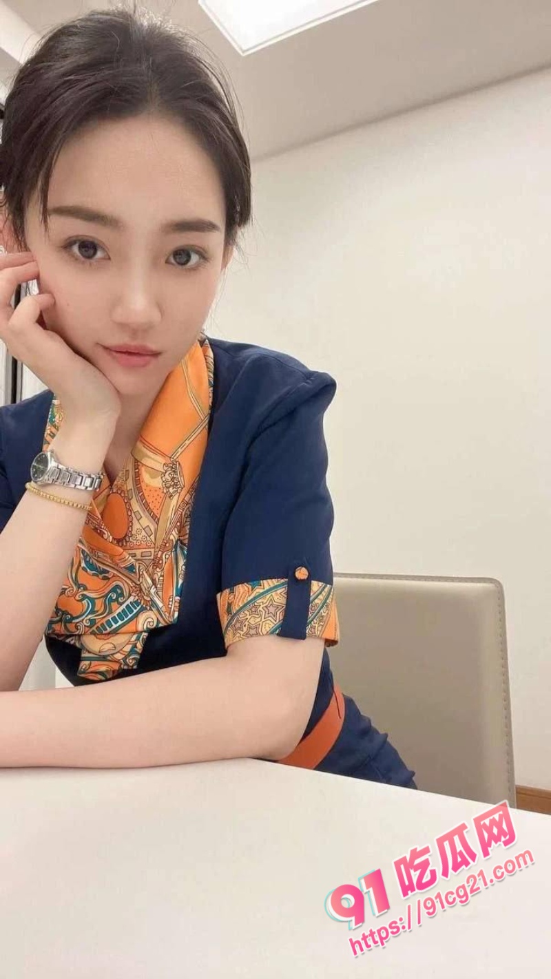 青岛航空乘务长张颖 脚踏多条船 吞吐不同资本大佬的肉棒！