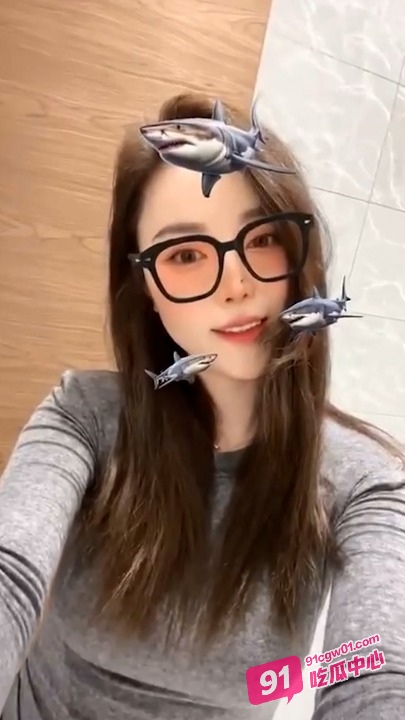 成都18线抖音网红 轩轩 穷途末路下海维生 大长腿栓狗链M自慰 母狗属性拉满 配图