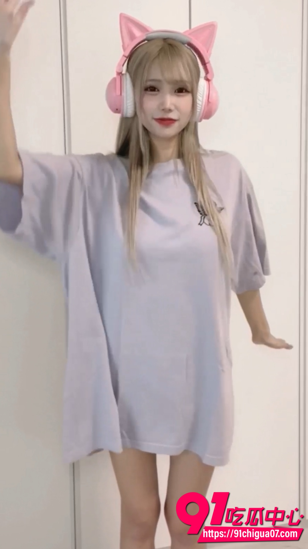 猫耳耳机萌妹热舞脱衣2