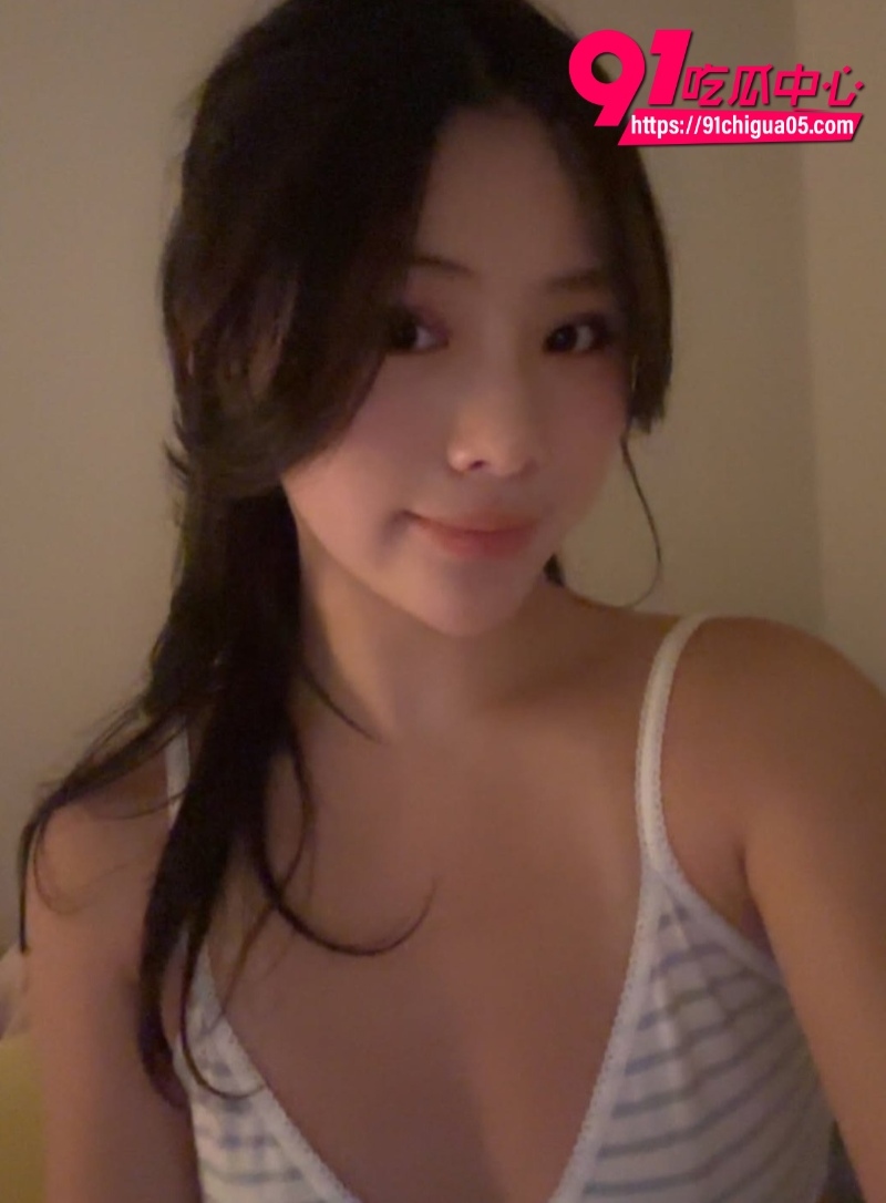 在社交媒体上坐拥4.9万粉丝的极品高颜值B奶5