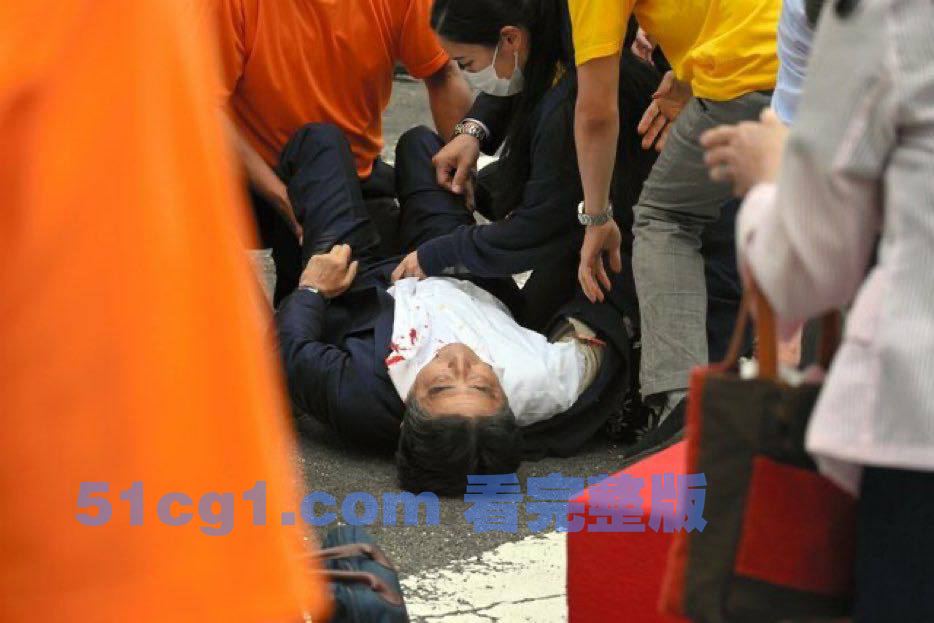 突发！！安倍晋三被刺杀身亡！原因竟是要禁止毛片