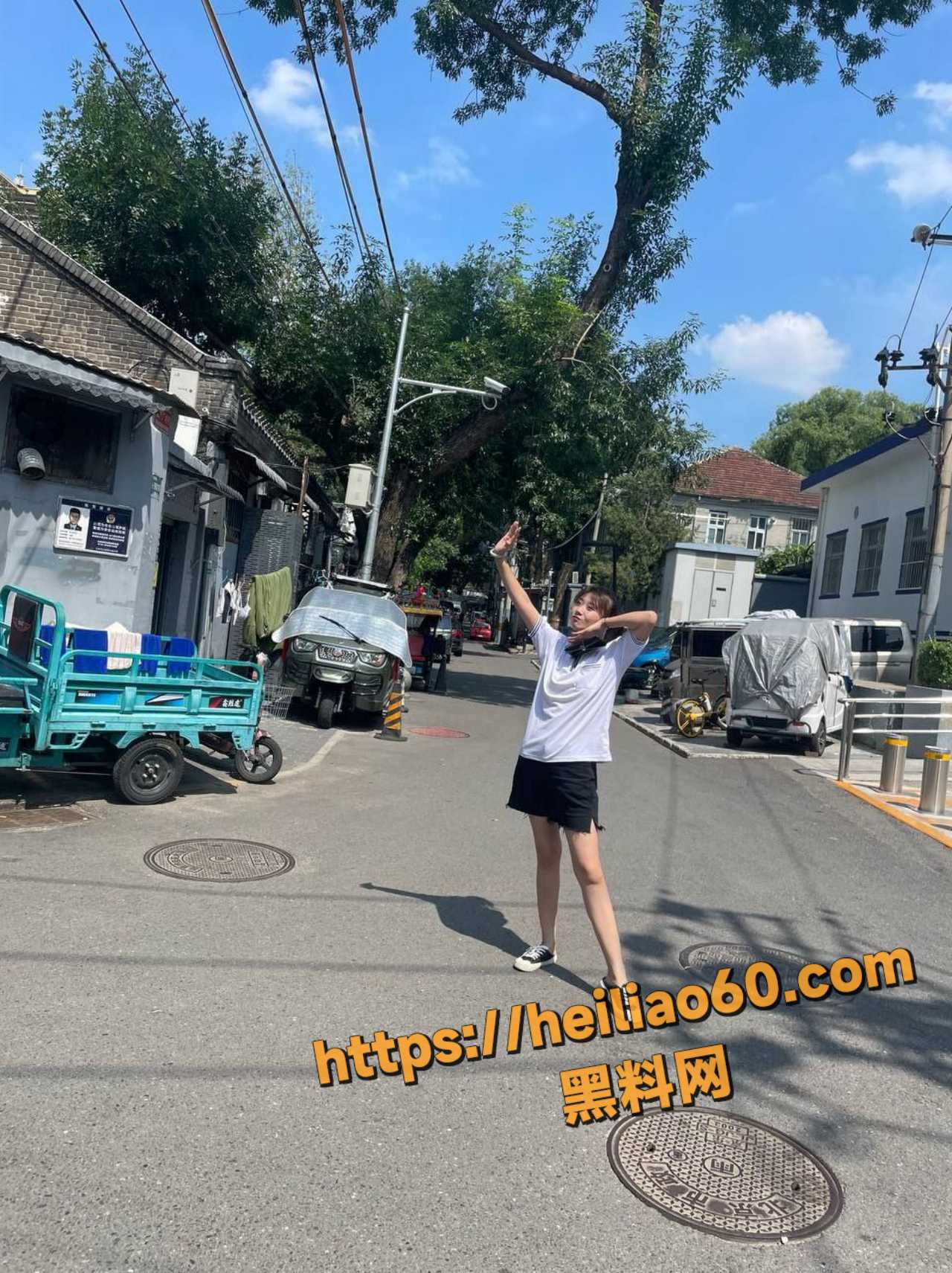 隔壁家的美少女 把那滚烫的精液射到了女邻居的胸前 配图