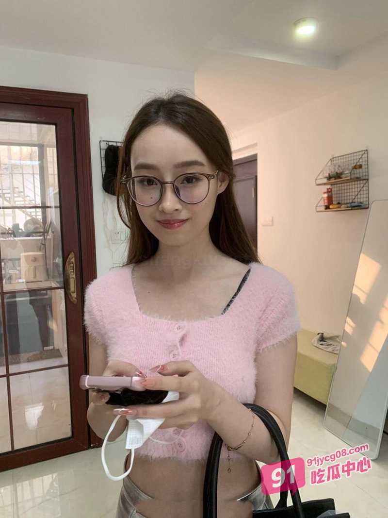 苏州城市学院胡仙儿 大尺度私拍流出 被摄像师pua调教 全裸展示娇嫩酮体~ 配图2