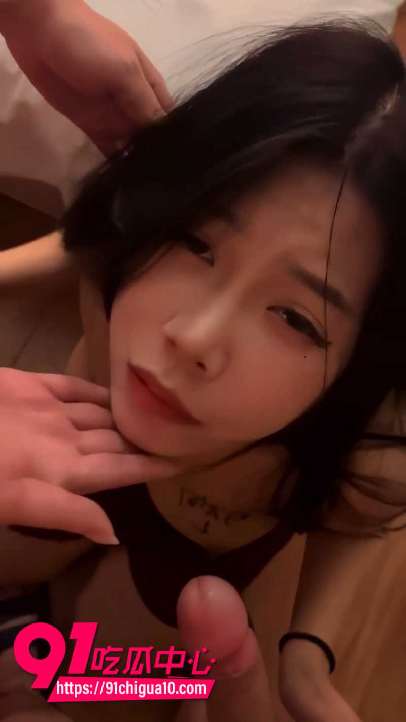 女高中生竟是主人的性瘾母狗 为了完成主人的任务 被拴上狗链多人群P爆操