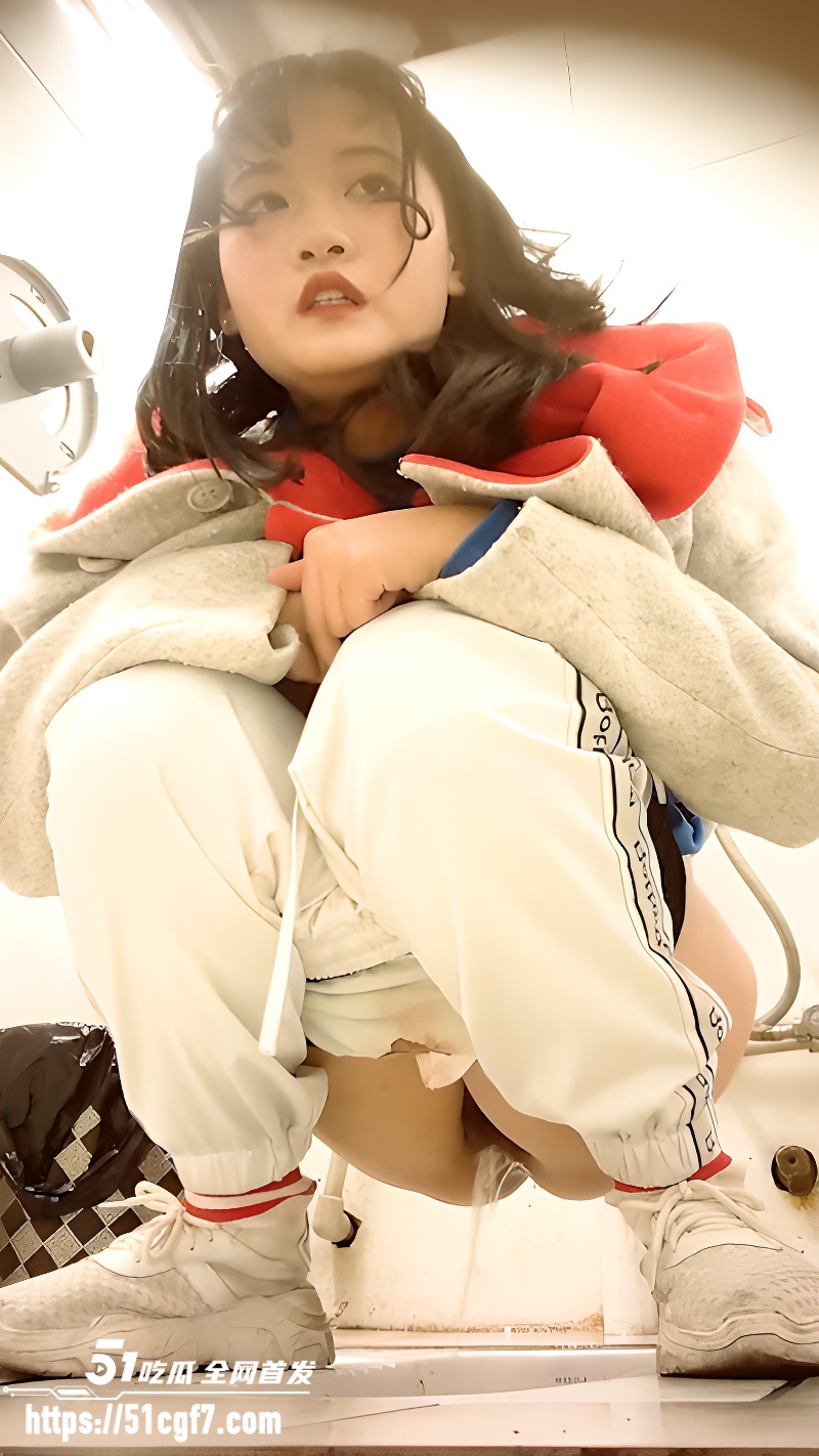 女厕偷拍视频 3 女厕偷拍视频 3