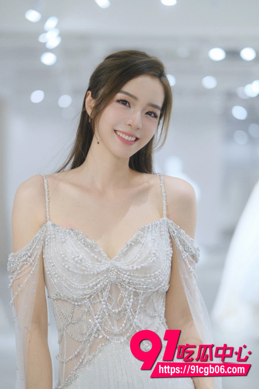 余霜 半透视轻纱礼服 6 余霜 半透视轻纱礼服 6