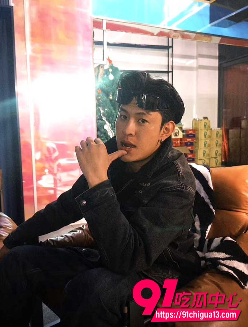藏族男网红董朱69