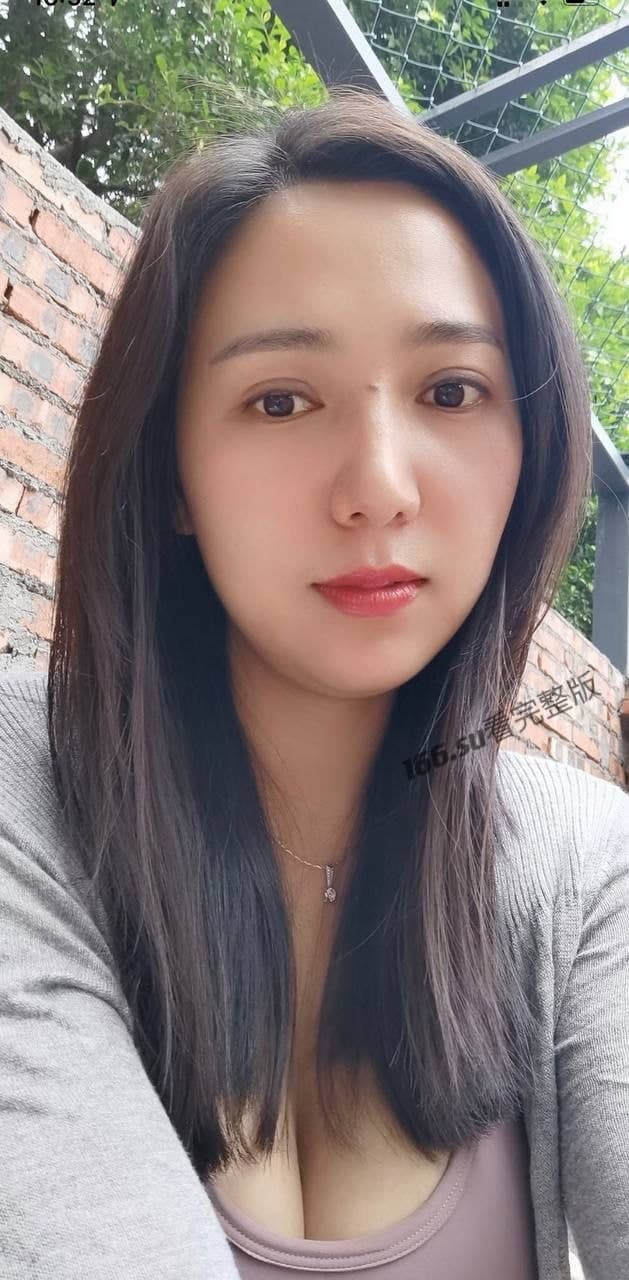 绿帽夫找单男玩自己妻自己拍摄意淫