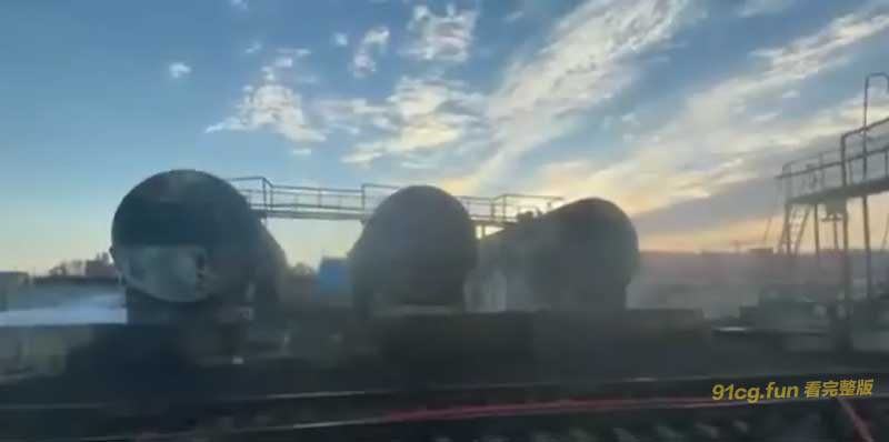 爆炸后视察克里米亚大桥 大鹅姐姐湿热鸡鸡人工呼吸 高潮爆炸服务