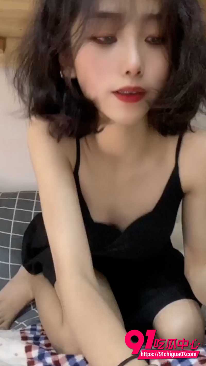土豪重金定制 洋气大学生茶茶宿舍脱光露脸自慰 小母狗属性爆棚浪叫求饶高潮喷水！
