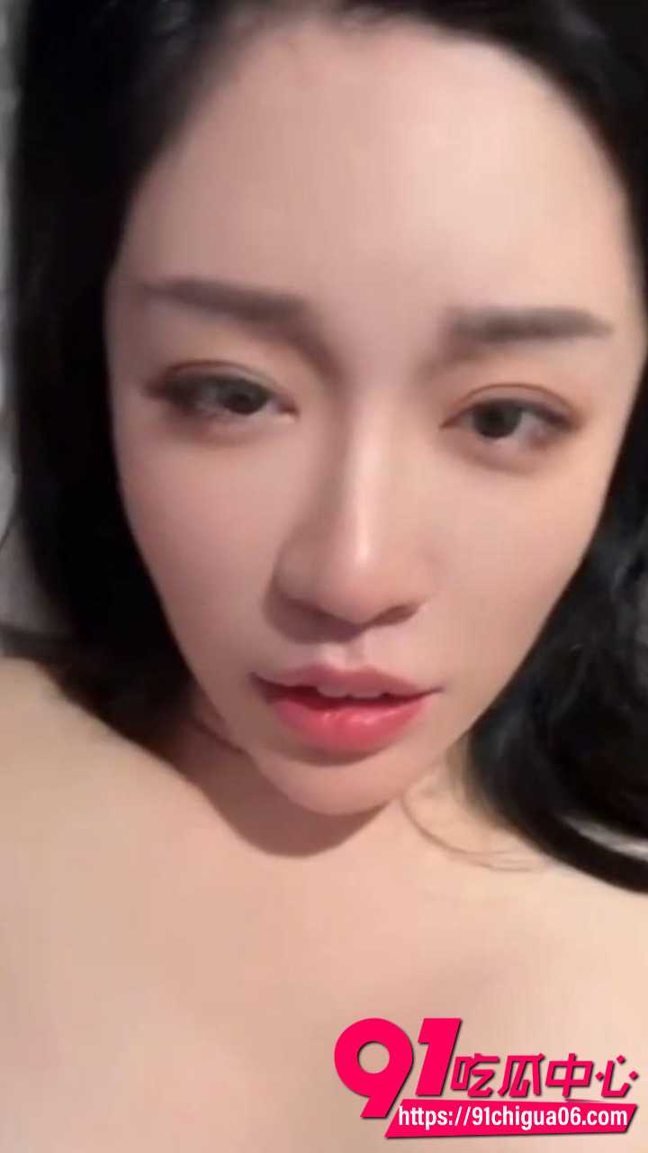 顶级颜值少妇携19岁清纯女儿争抢老公粗硬鸡巴2